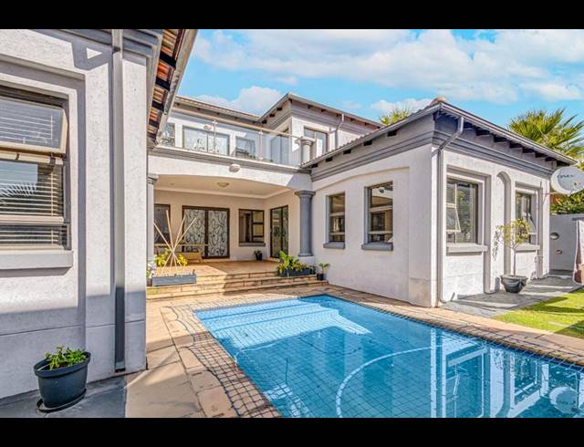 5 BEDROOM TOWNHOUSE FOR SALE IN BLUE VALLEY GOLF ESTATE